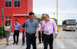 Li Ming, the mayor of Wujiang District, and his party came to visit our company